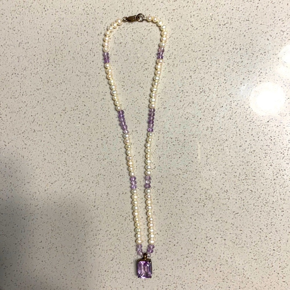 Cute amethyst and pearl choker.